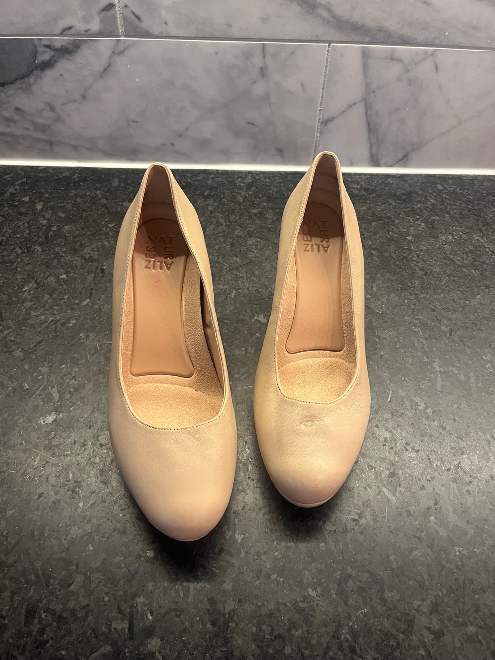 NATURALIZER Nude Beige Leather Pumps